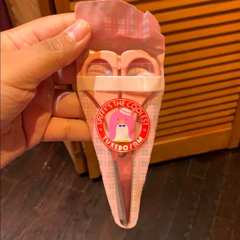 Sanrio “Tuxedo Sam” pink scissors 🐧💗